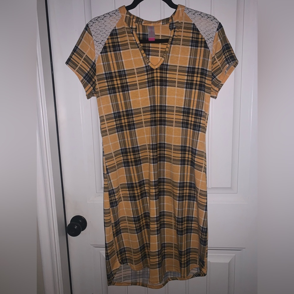 Women’s Summer Dress. Smoke free pet free. Cute & Sassy. Can dress up or down.